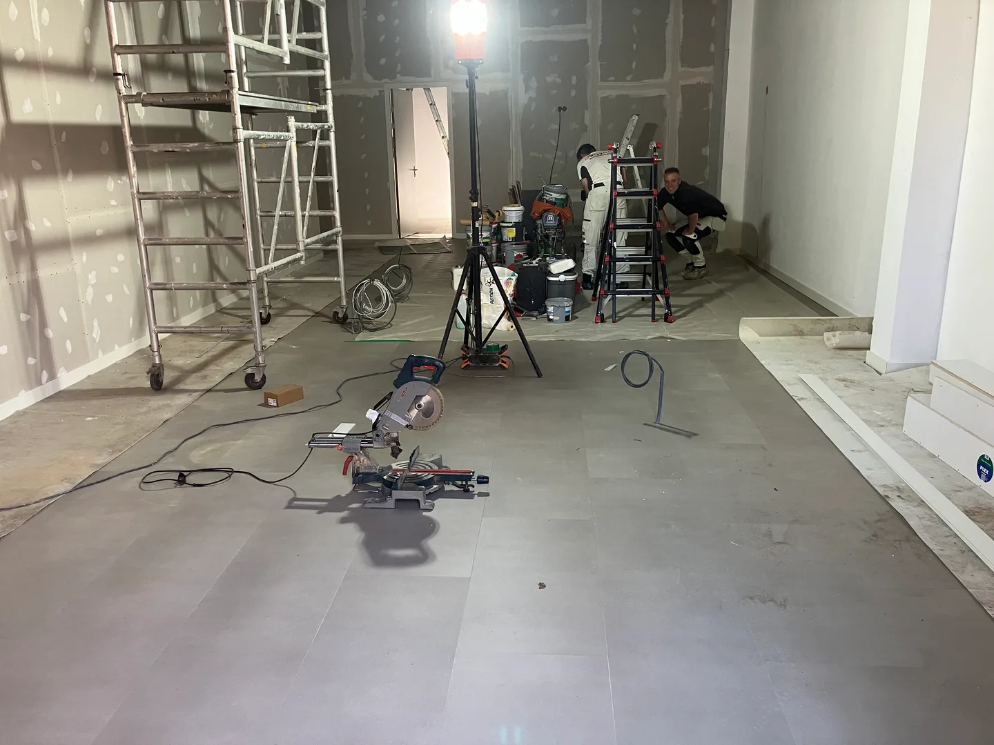 Panoramisch beeld van de ruimte tijdens de werkzaamheden